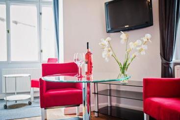 هتل City Center Rooms