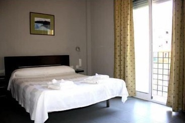 هتل Hostal Carlos I