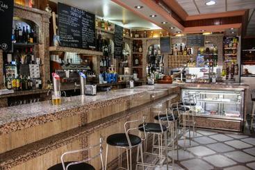 هتل Hostal El Emigrante