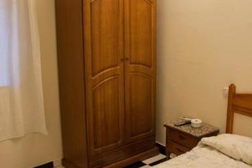 هتل Hostal El Emigrante