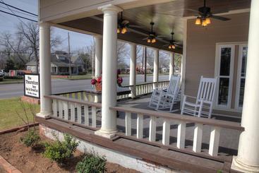 هتل The Thornton Inn Bed And Breakfast