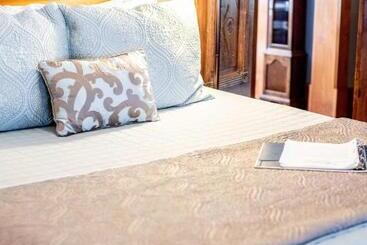 تختخواب و صبحانه Buckner Suite