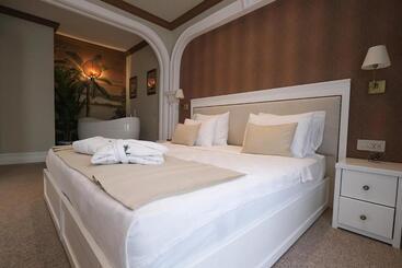Dbd Hotel Bayraklı