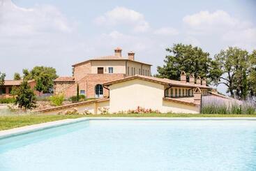 公寓式酒店  Luxury Resort With Swimming Pool In The Tuscan Countryside, Villas On The Ground Floor With Private