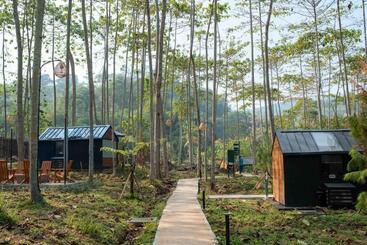 אתר נופש Bobocabin The Tavia, Puncak