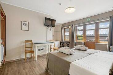 تختخواب و صبحانه Café René Borgloon