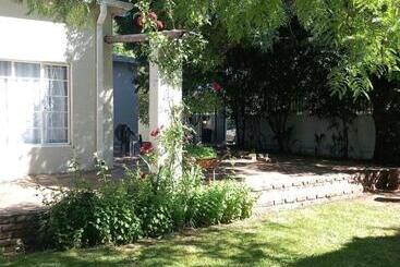 پانسیون 7 On Grey Guesthouse