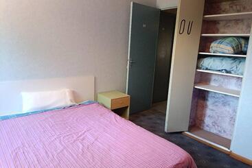 膳宿费 Room In Bb   Lit 2 Personnes Avec Un Grand Bureau
