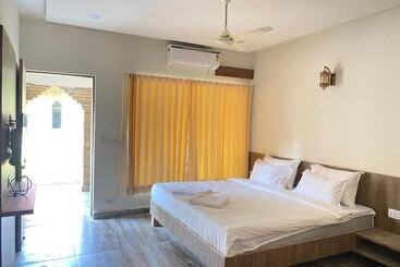 Отель Gir Night Resort By Royal Collection