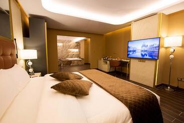 هتل Petra Moon Luxury