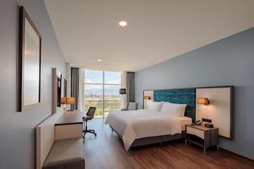 هتل Holiday Inn  Quito Airport, An Ihg