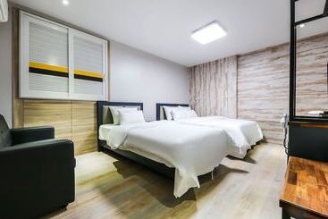모텔 Jecheon Hotel K
