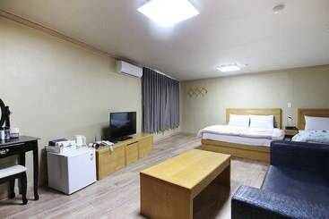 모텔 Jecheon W