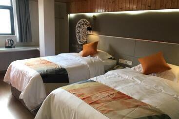 Shell Hotel Shanghai Minhang District Wenjing Road Metro Station