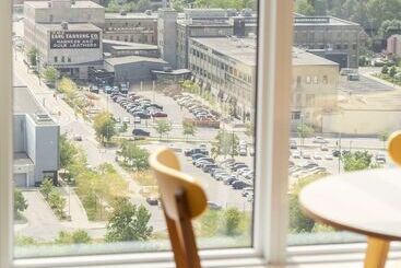 هتل The Laundry Rooms Station Park Kitchener