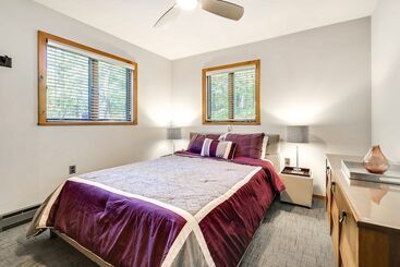 コテージ Gorgeous Bushkills Lodge W/ Pool Access!