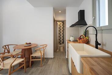 هتل Aegean Diamonds Luxury Suites