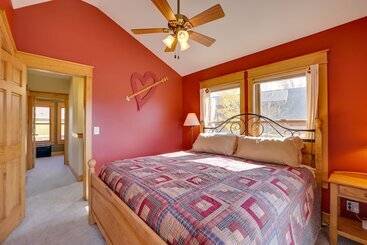 Сельский дом Granby Riverfront Cabin W/ Deck & Mountain View!