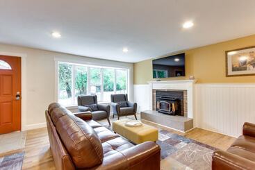 بيت ريفى Charming Oregon Home W/ Private Pickleball Court!