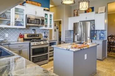 کلبه Las Cruces Home W/ Private Pool + Fire Pit!