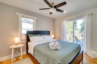 کلبه Loveland Retreat W/ Bicycles, Deck & Fire Pit!
