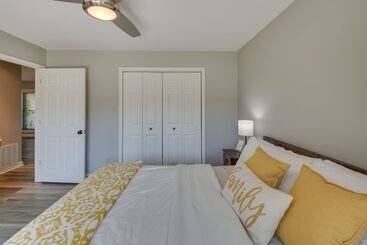 بيت ريفى Peaceful Hot Springs Home: Deck W/ Water Views!