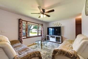 بيت ريفى South Burlington Home W/ Seasonal Pool!