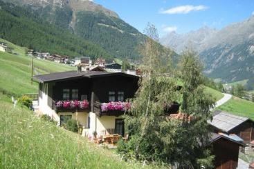 هتل Appartement Renate