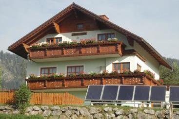 ホテル Ferienwohnung Hierzegger