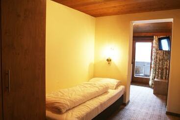 Отель Gasthof Pension Madseiterhof