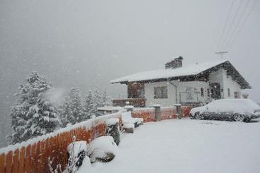 هتل Haus Dorfblick
