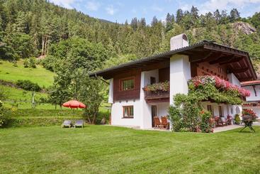 هتل Haus Elfi Fiegl