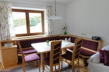 هتل Haus Elfi Fiegl