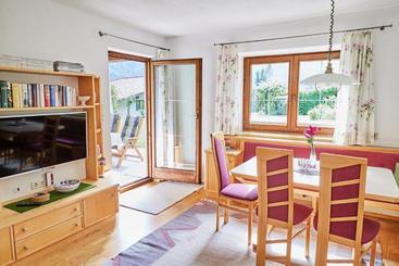 هتل Haus Elfi Fiegl