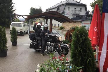 هتل Old's Car Zimmer & Apartment Vermietung
