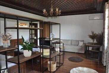 پانسیون Timber Guest House