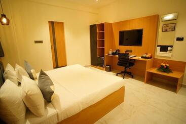 هتل Emerald Urban Comforts