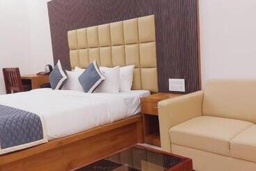 هتل Travelmore Rc Comforts