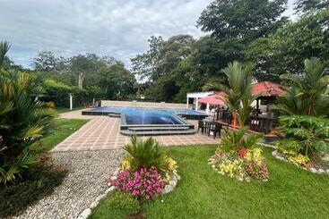 پانسیون Hospedaje Familar Campestre Villa Alondra