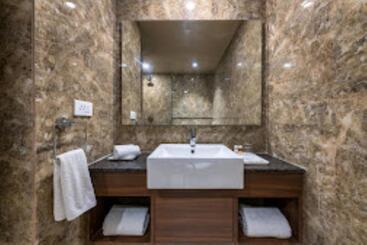 فندق Cachar Club Silchar