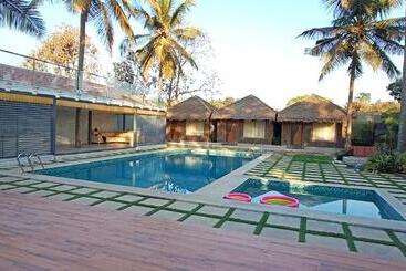 فندق Indo Bali Poolside Resort In Bangalore