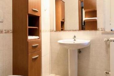 Isa Apartments For 4 People, 2 Bedrooms, In Residence With Swimming Pool In San Vincenzo, Just 600 M