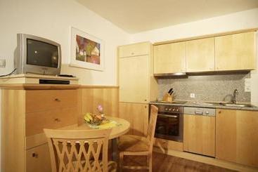 هتل Apart Falkner Resort