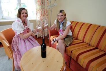 ホテル Appartement Bergblick