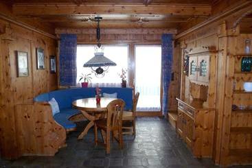 هتل Appartementhaus Zillertal