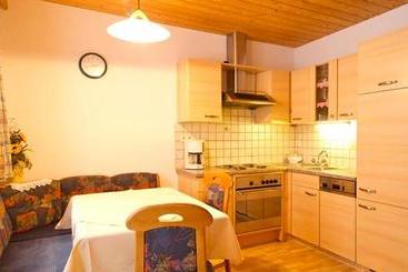 هتل Haus Julia