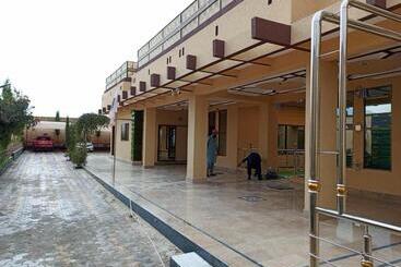 پانسیون Metro Guest House