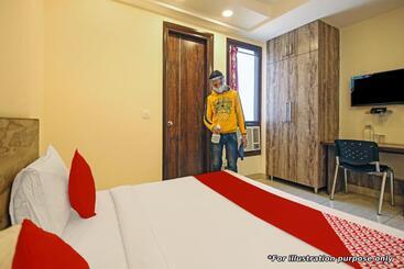 Отель Oyo Anand Lodging & Restaurant