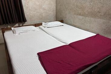 酒店 Staymaker Naik Residency