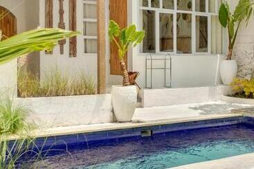 펜션 Nirvana Villa